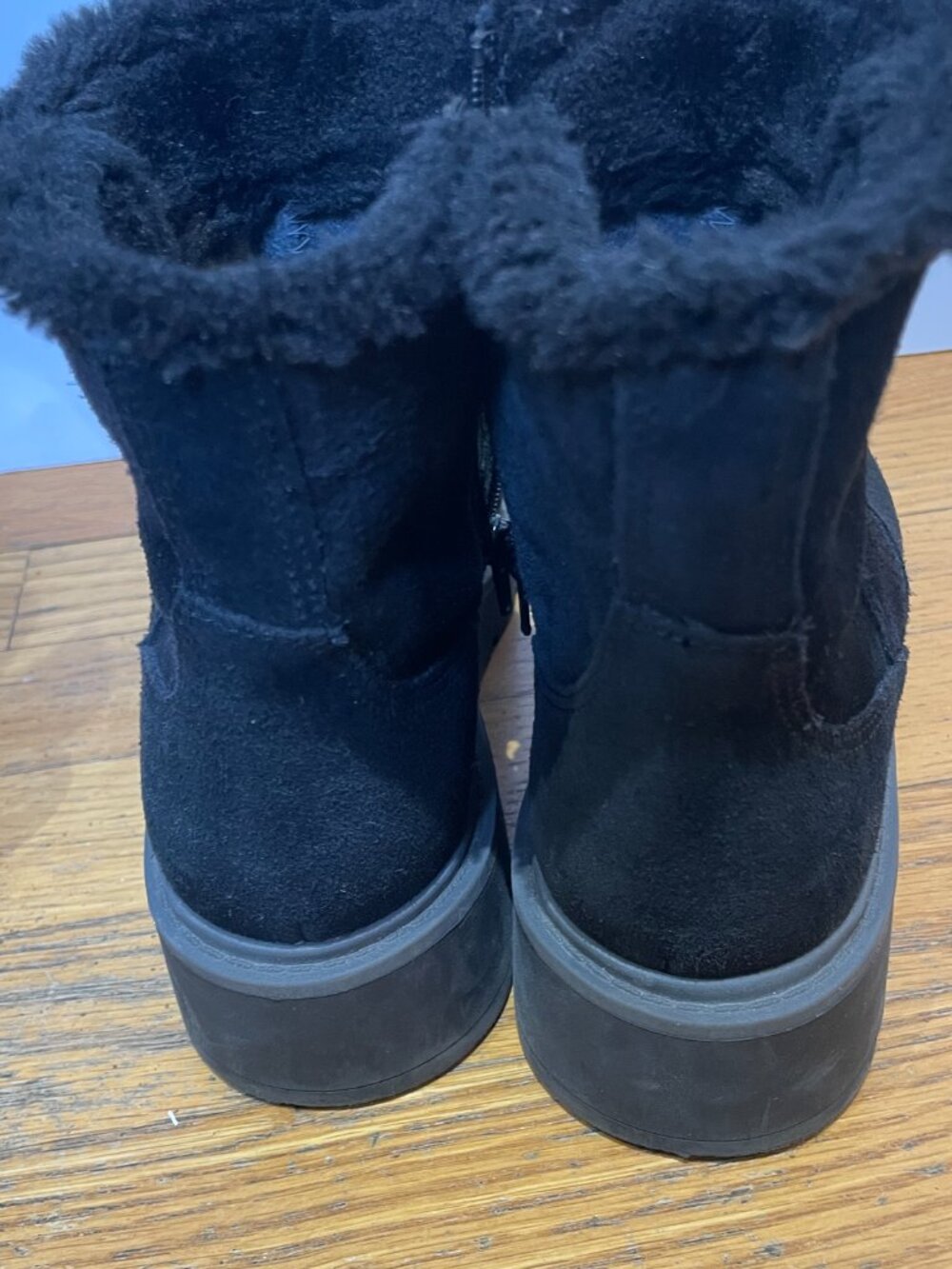 Clarks Black Suede Boots Size 7.5 Zip Side. Fuzzy at top - Picture 3 of 5